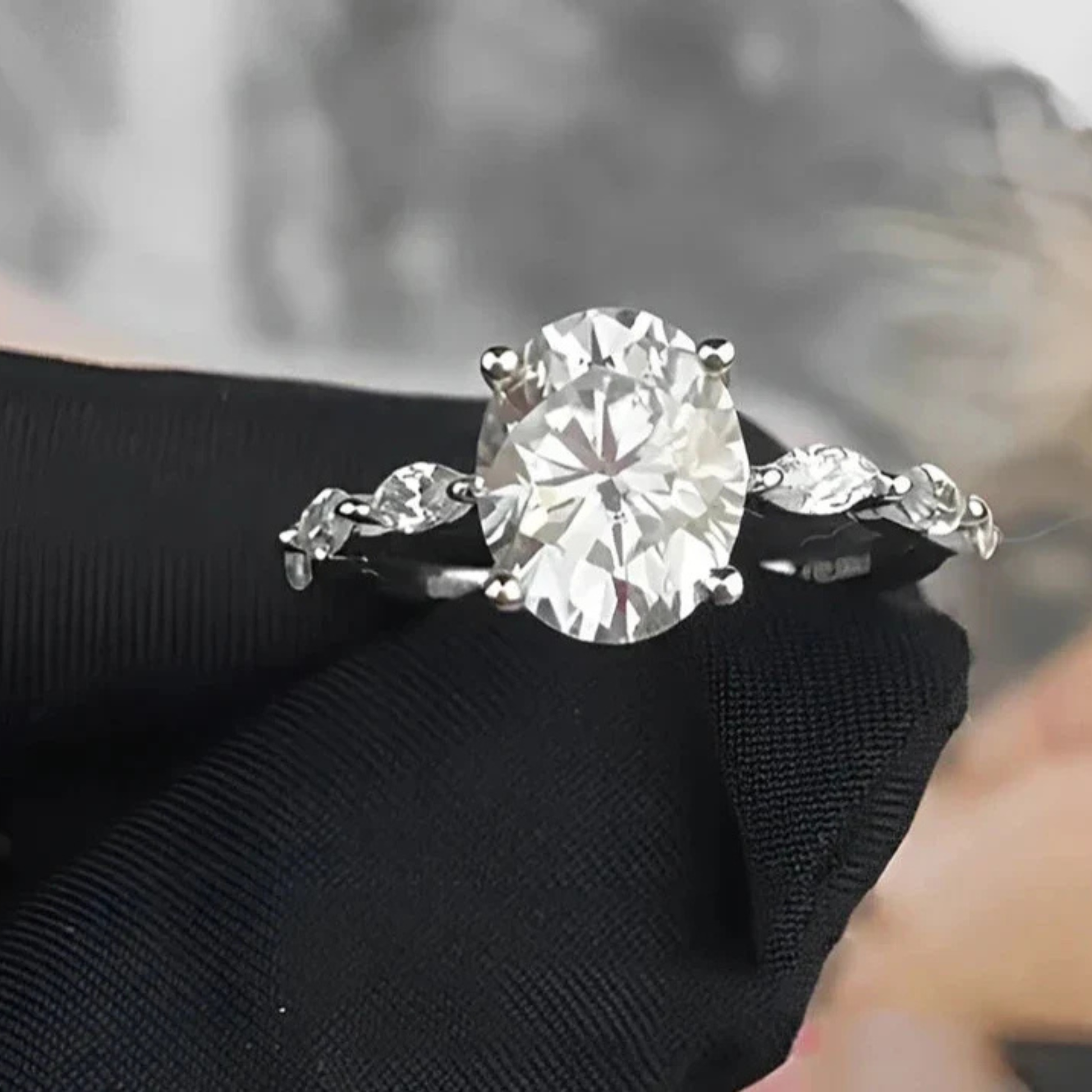 2CT Oval Cut Moissanite Engagement Ring