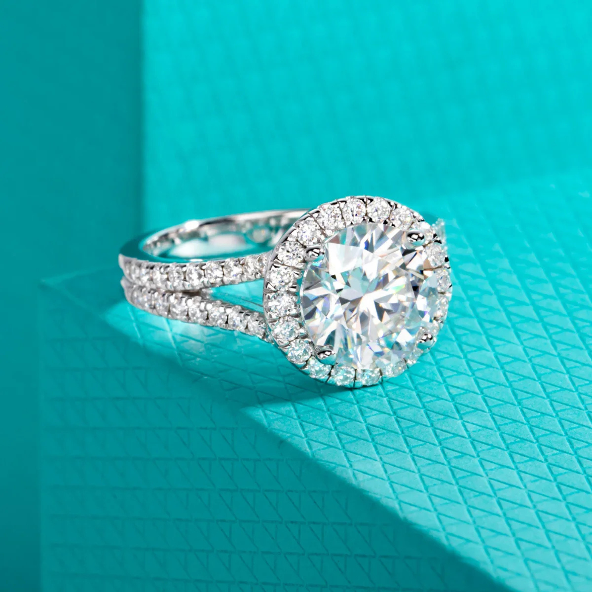 3 CT Round Cut Halo Moissanite Engagement Ring