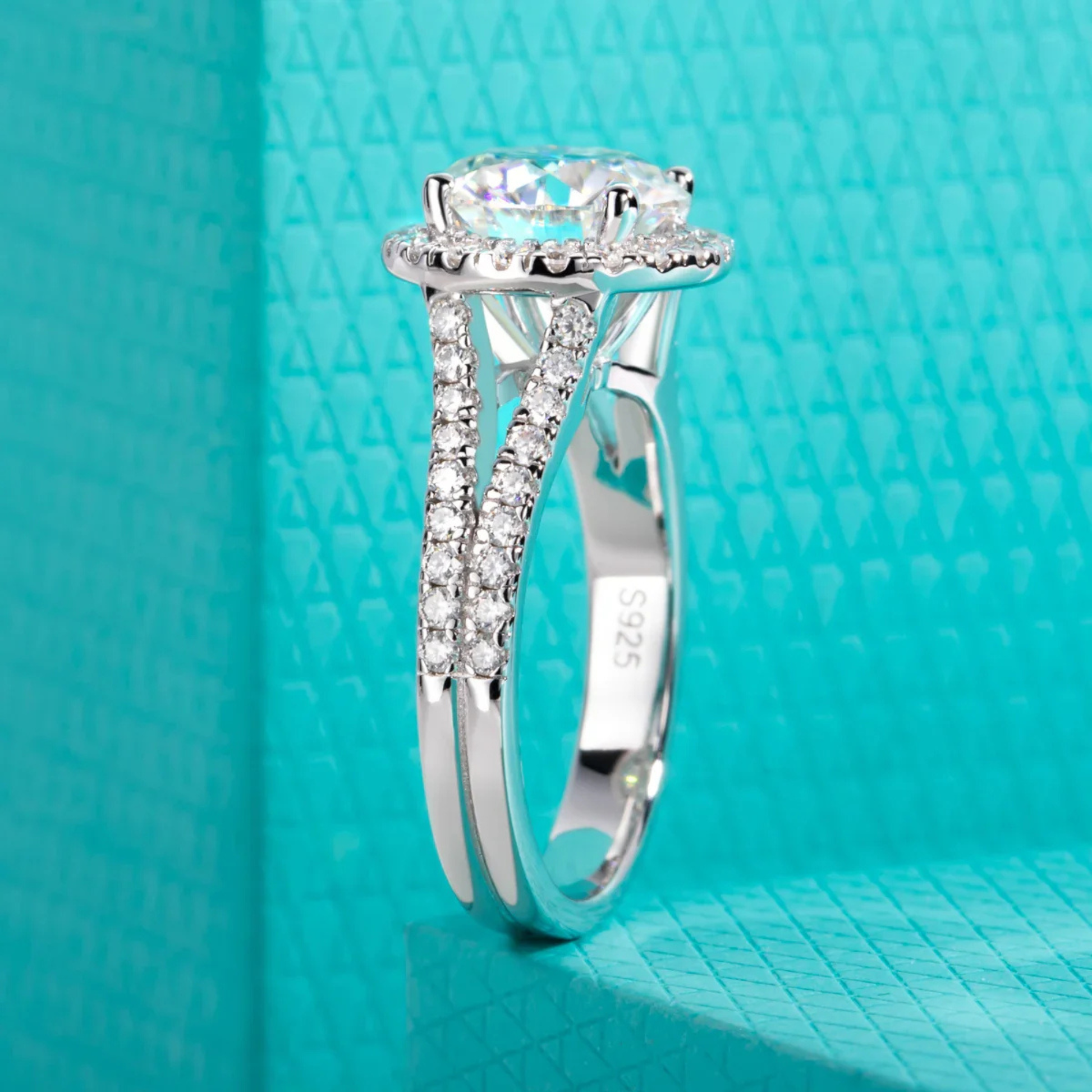 3 CT Round Cut Halo Moissanite Engagement Ring