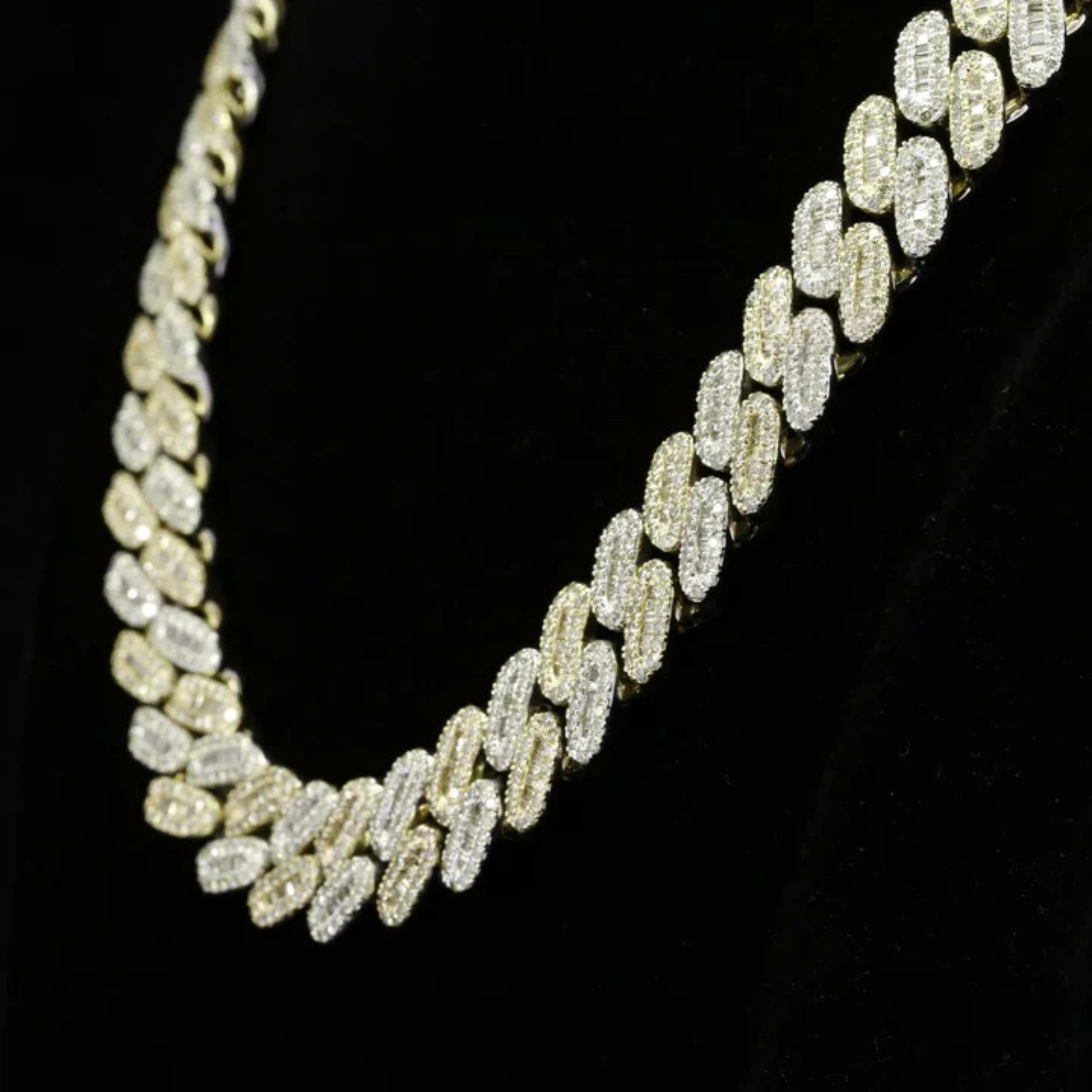 Moissanite Diamond Iced Out Hip Hop 22mm Cuban Link Chain