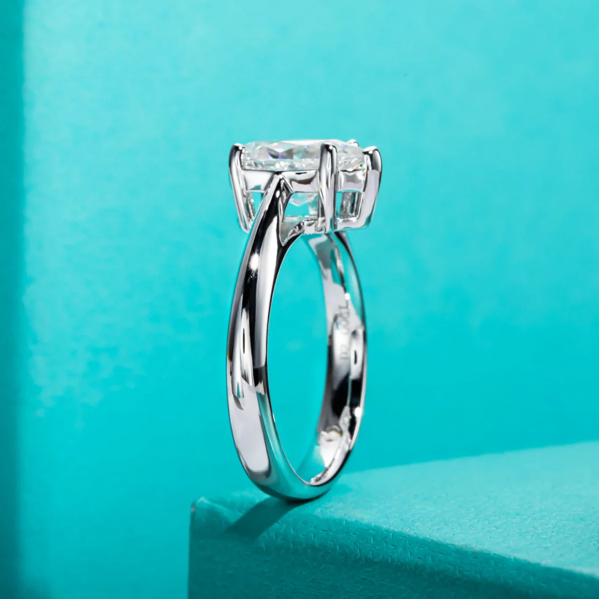 VVS1 2.5CT Pear Cut Engagement Ring
