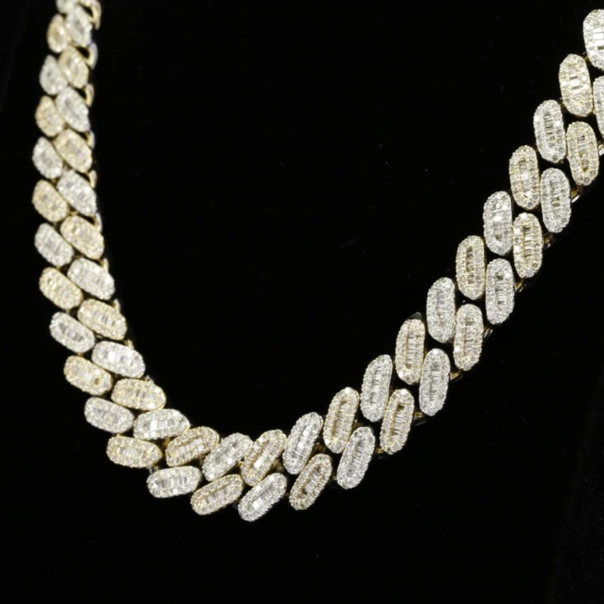 Moissanite Diamond Iced Out Hip Hop 22mm Cuban Link Chain