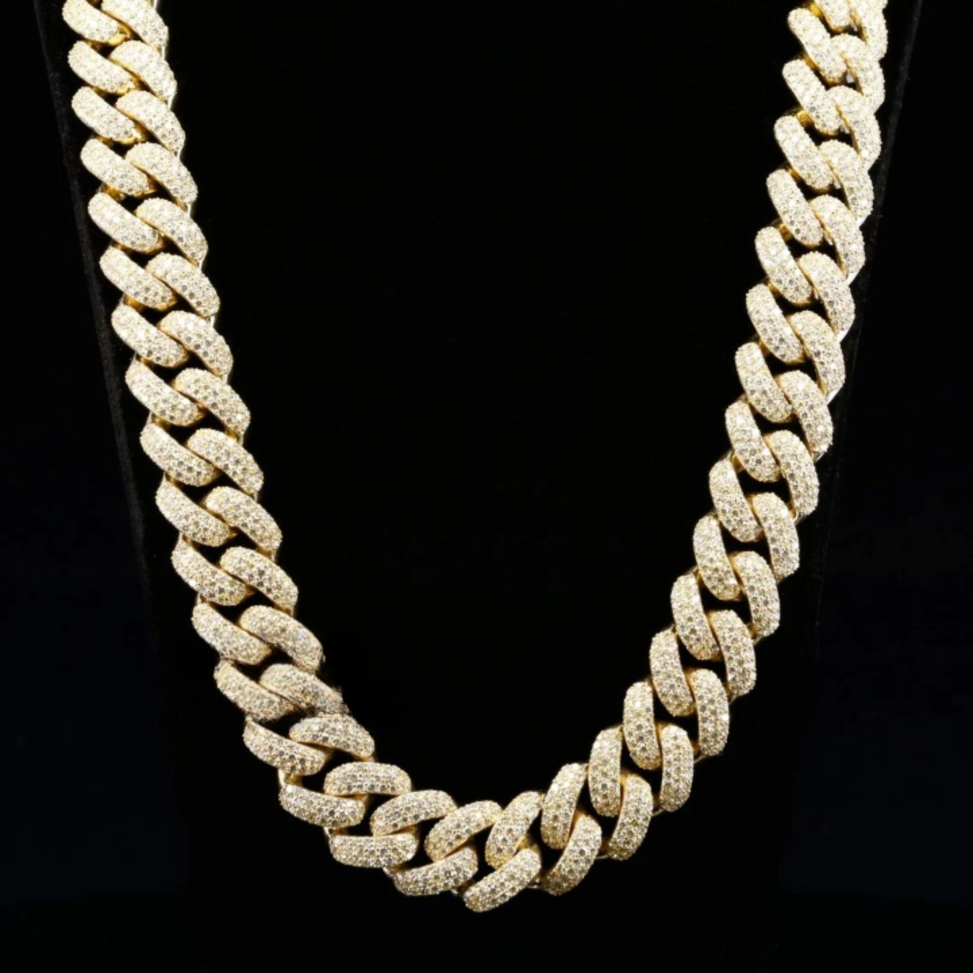Gold Elegant Mens 18 mm Cuban Link Chain Studded With Moissanite Diamond
