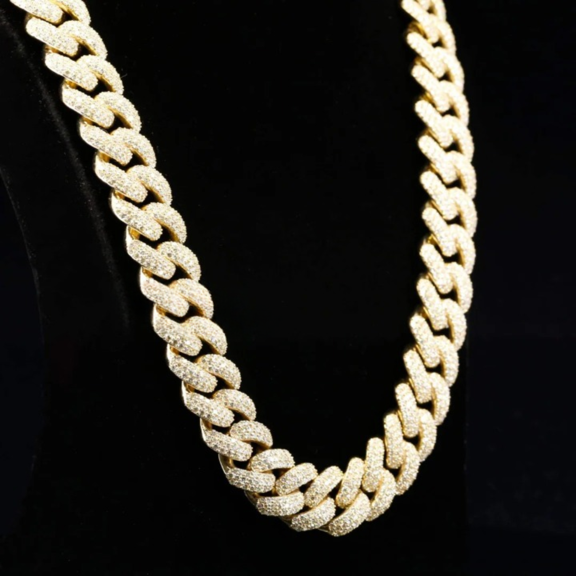 Gold Elegant Mens 18 mm Cuban Link Chain Studded With Moissanite Diamond