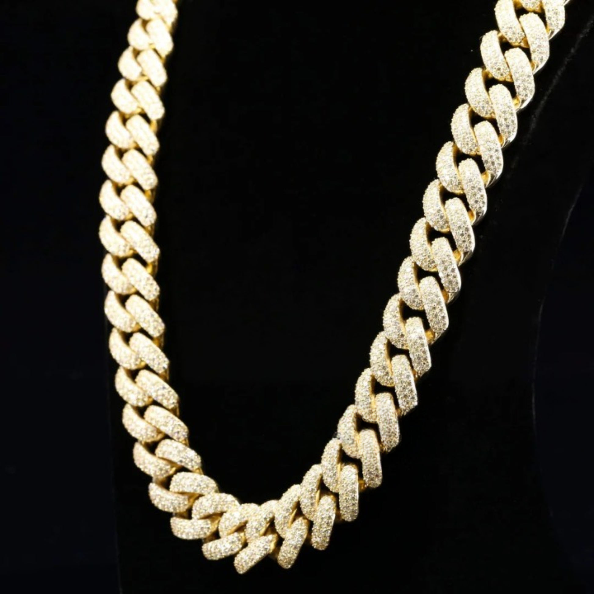 Gold Elegant Mens 18 mm Cuban Link Chain Studded With Moissanite Diamond