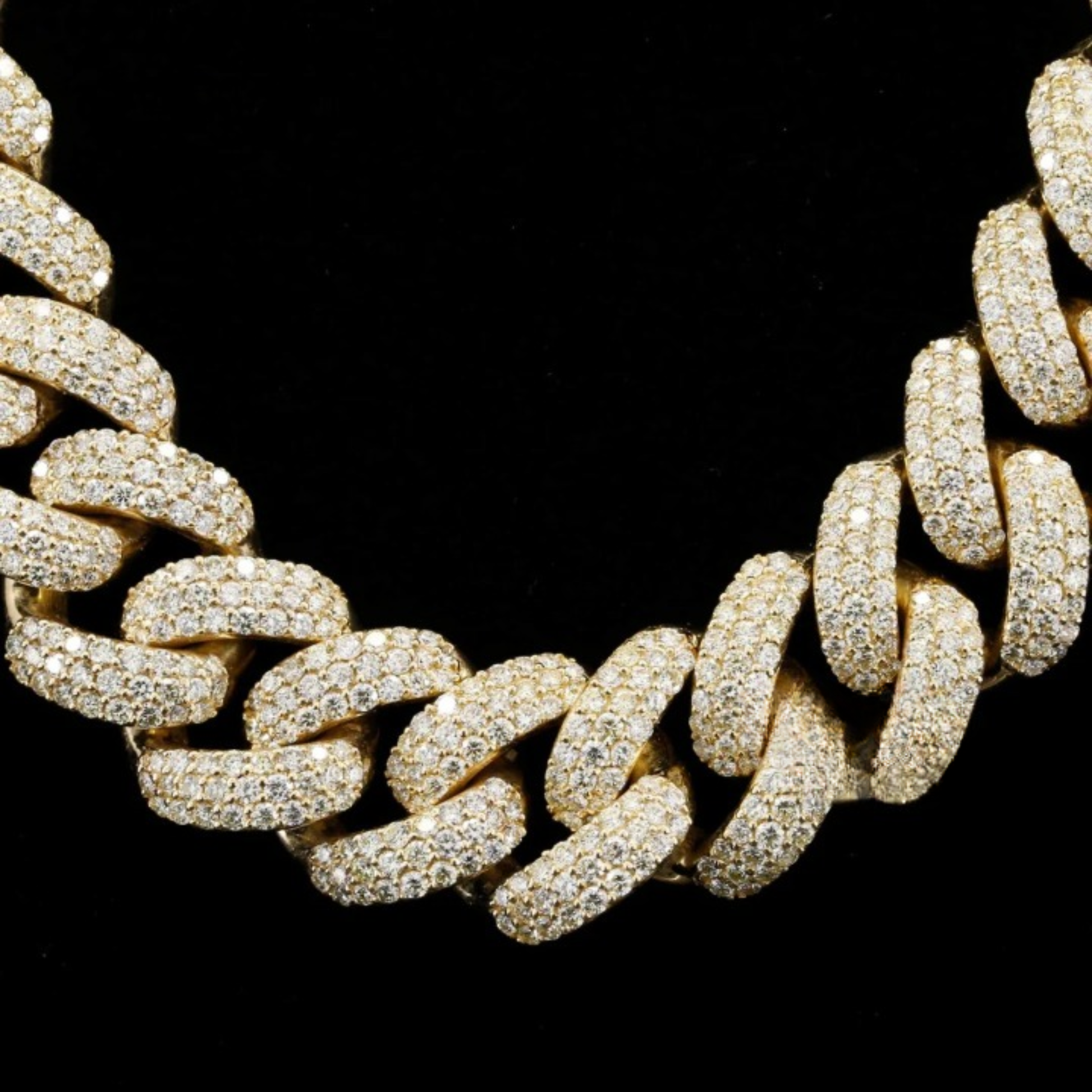 Gold Elegant Mens 18 mm Cuban Link Chain Studded With Moissanite Diamond