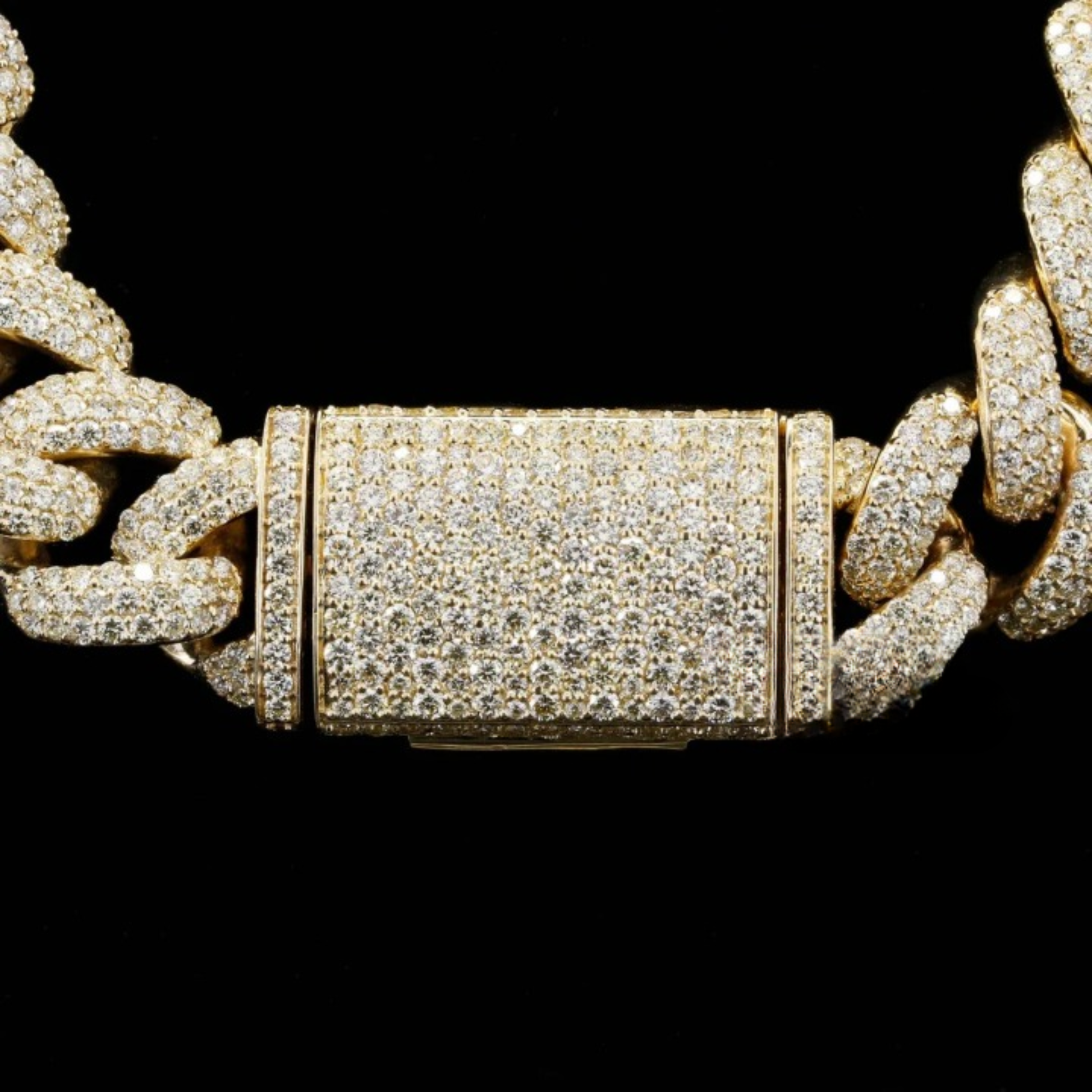 Gold Elegant Mens 18 mm Cuban Link Chain Studded With Moissanite Diamond