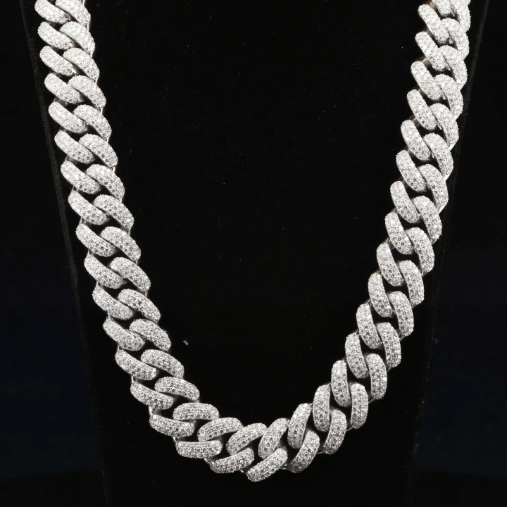 Gold Elegant Mens 18 mm Cuban Link Chain Studded With Moissanite Diamond