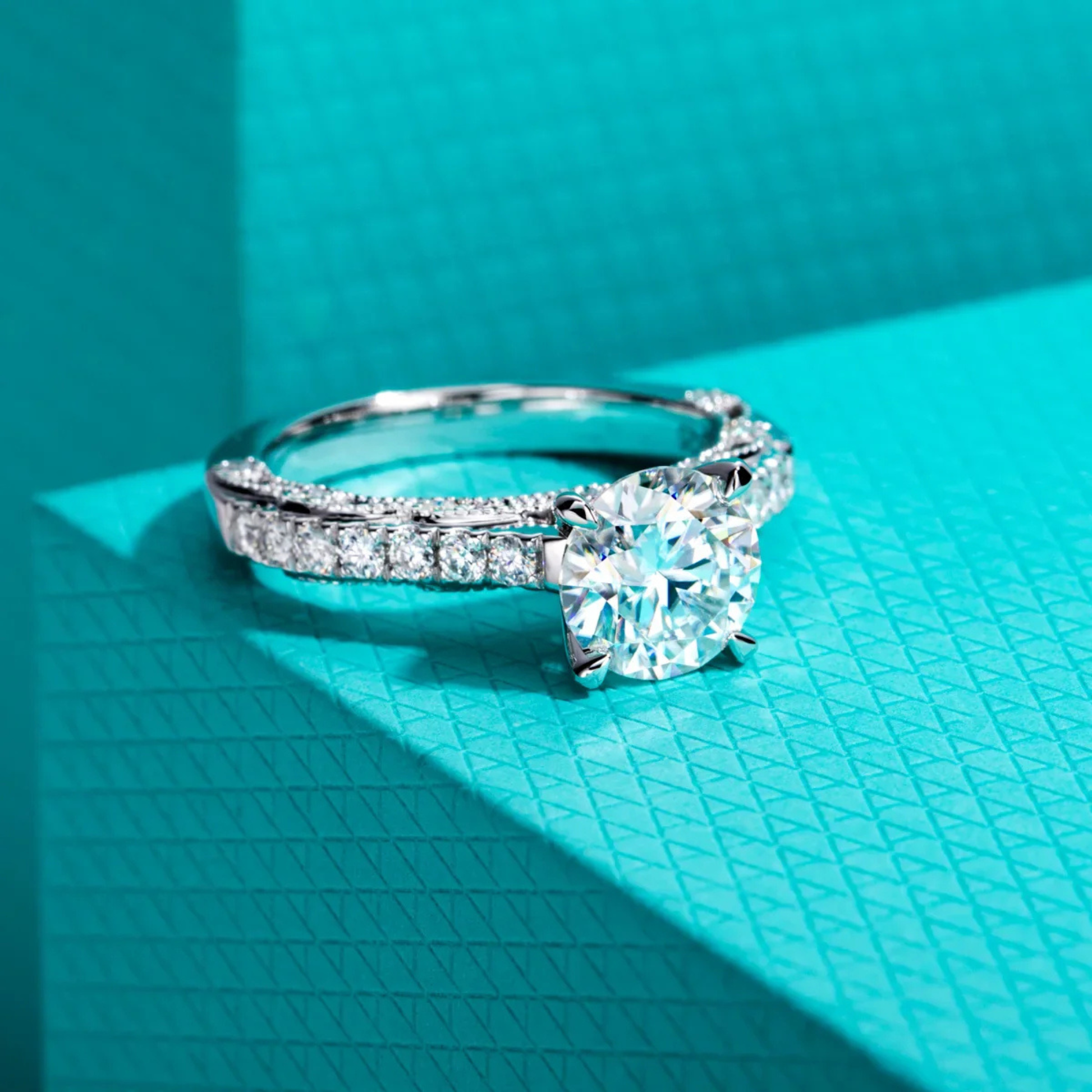 2 CT Round Cut Moissanite Engagement Ring