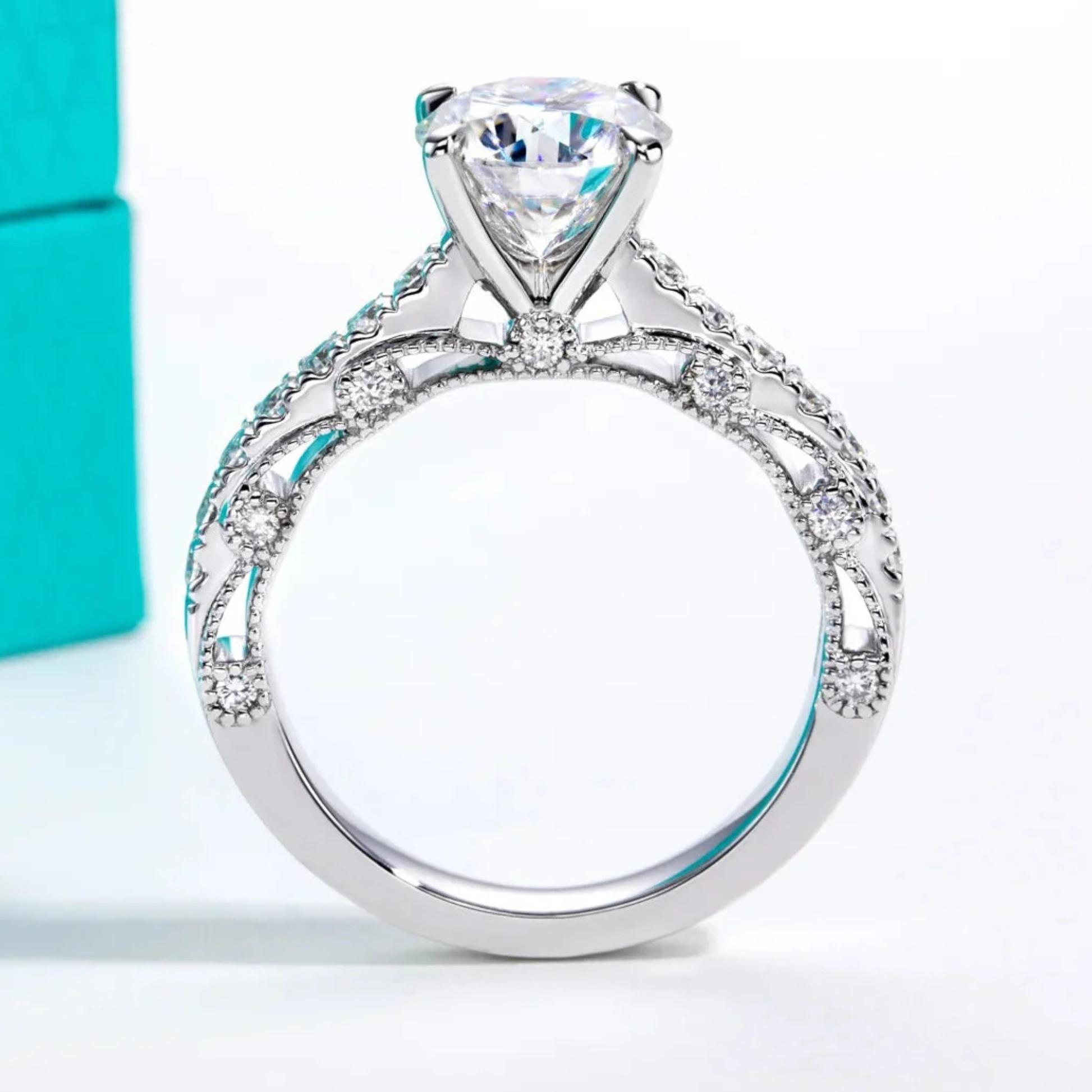 2 CT Round Cut Moissanite Engagement Ring