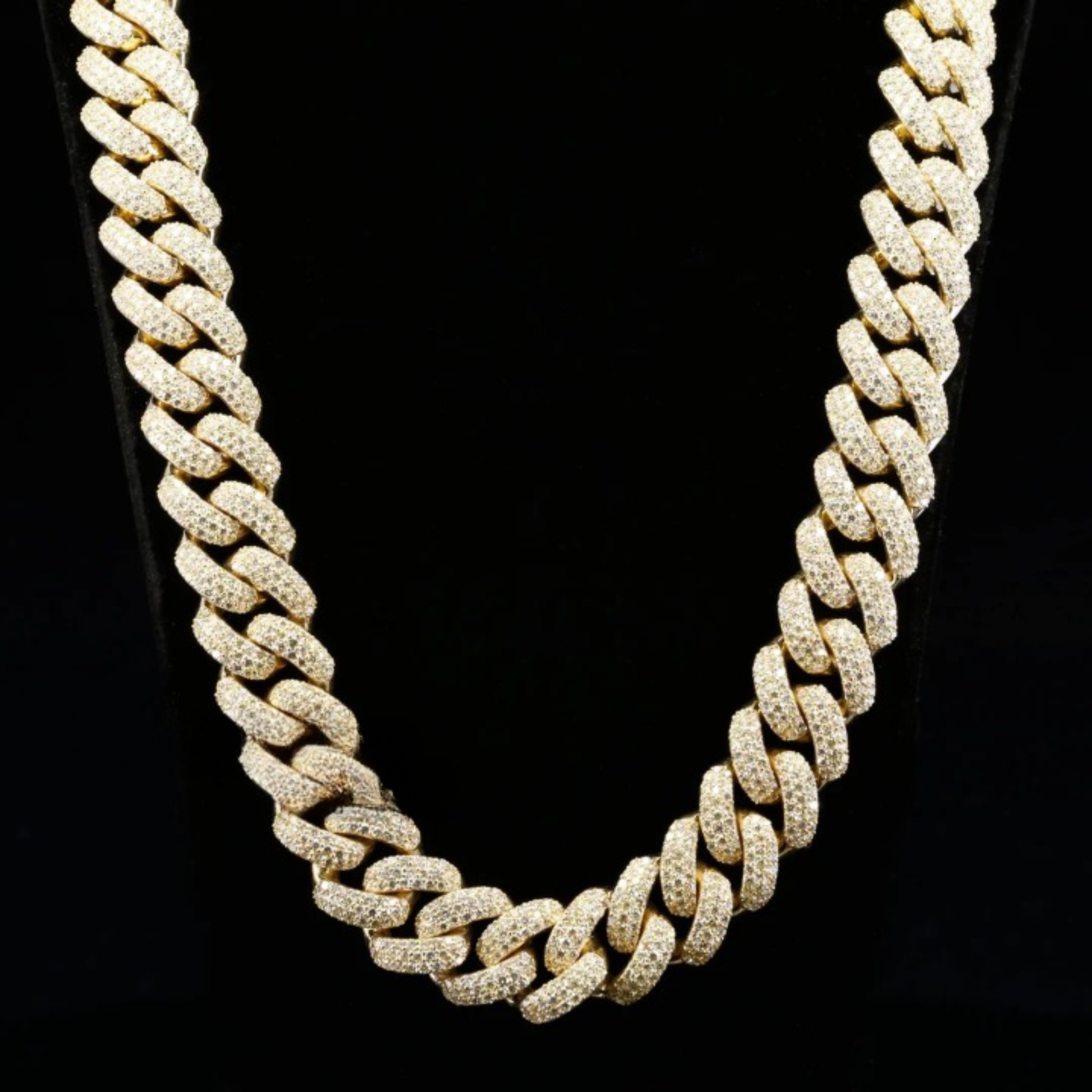 Gold Elegant Mens 18 mm Cuban Link Chain Studded With Moissanite Diamond