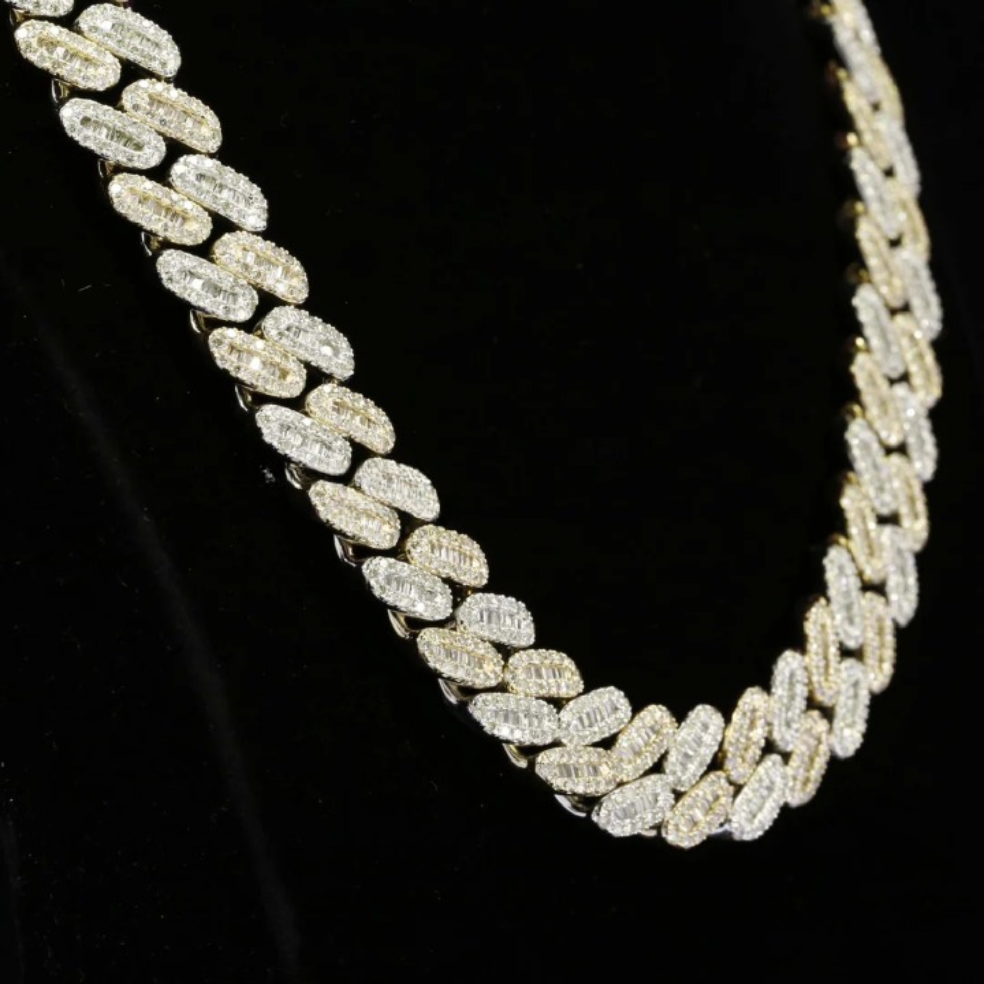 Moissanite Diamond Iced Out Hip Hop 22mm Cuban Link Chain