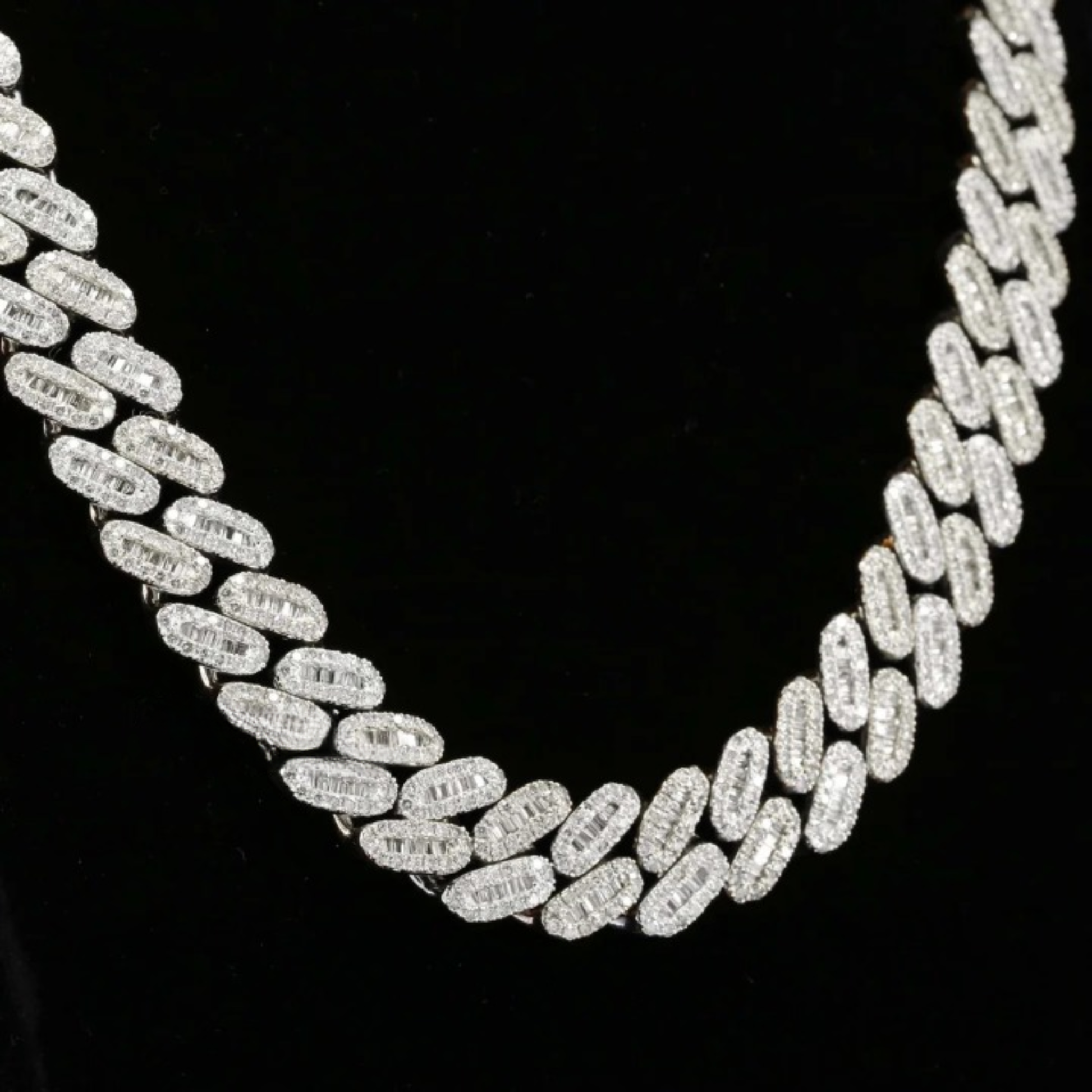 Moissanite Diamond Iced Out Hip Hop 22mm Cuban Link Chain