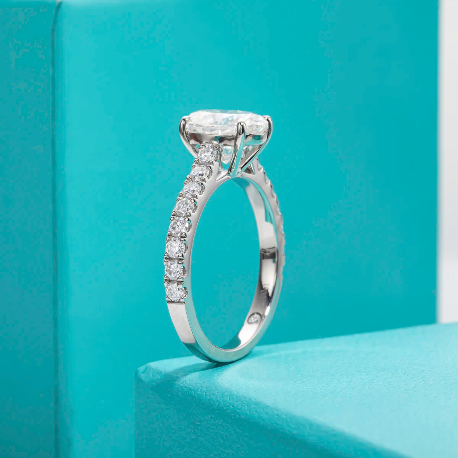 2 CT Oval Cut Moissanite Engagement Ring