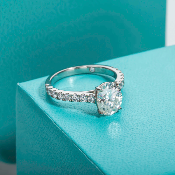 2 CT Oval Cut Moissanite Engagement Ring
