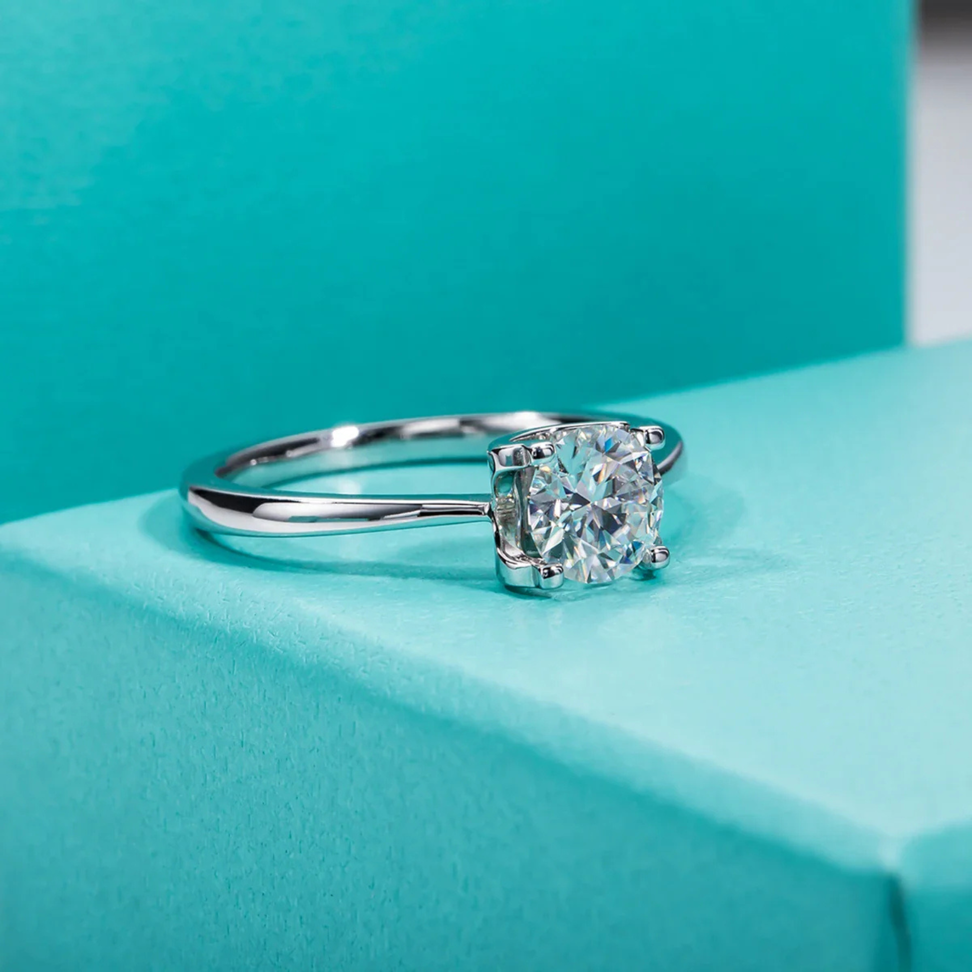 1 Carat Round Cut Moissanite Engagement Ring