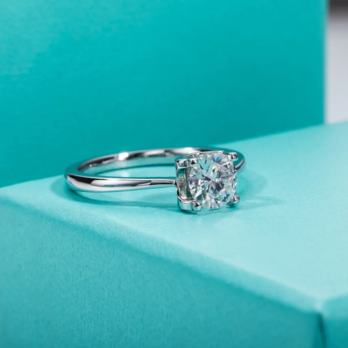 1 Carat Round Cut Moissanite Engagement Ring