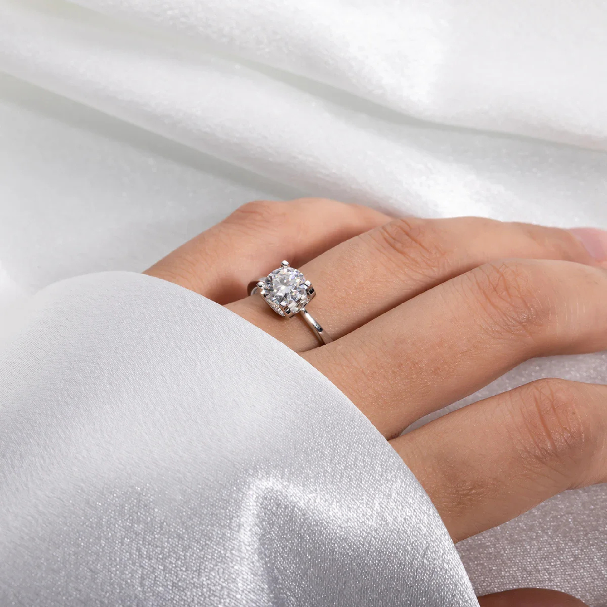 1 Carat Round Cut Moissanite Engagement Ring