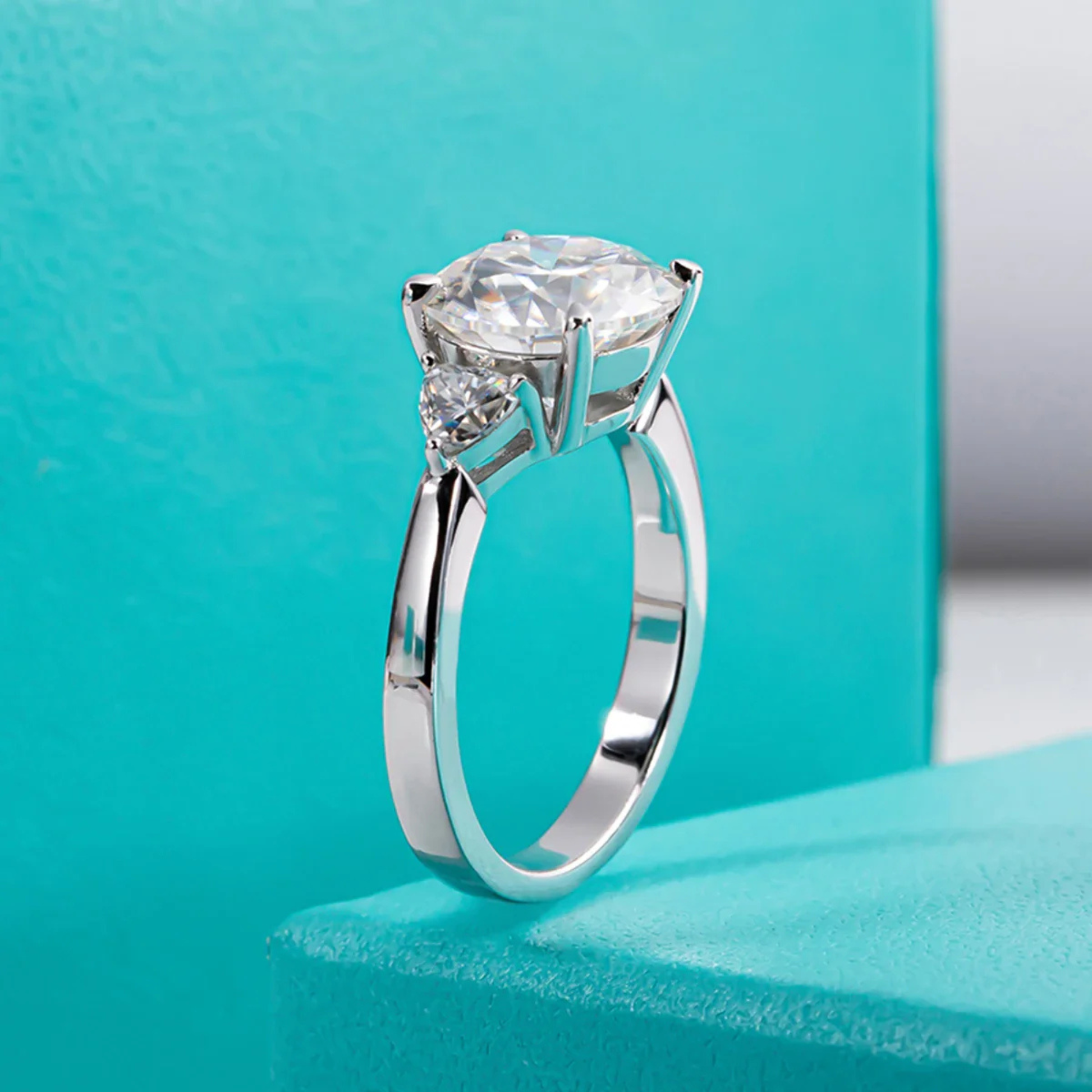 4.6 CTTW Round Cut Moissanite Engagement Ring